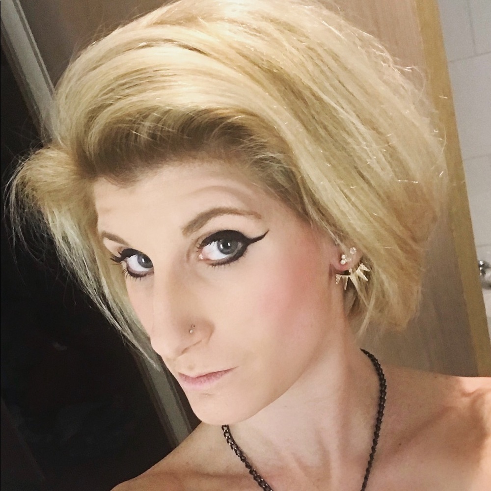 Meet your Posher, Whitney